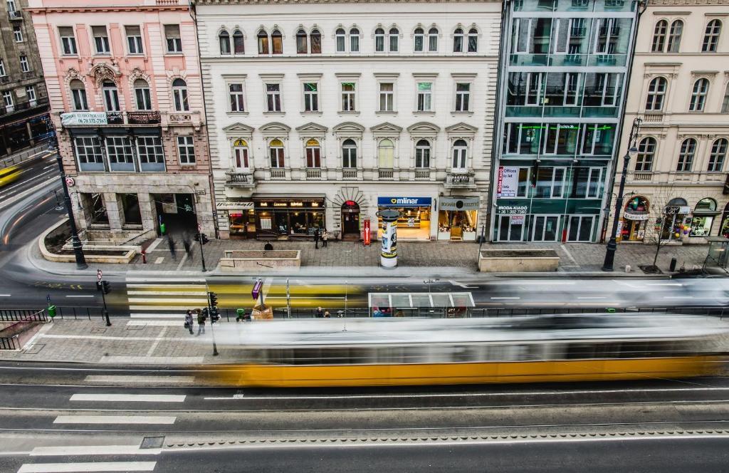 Pulse Jackquaters Budapeste Quarto foto