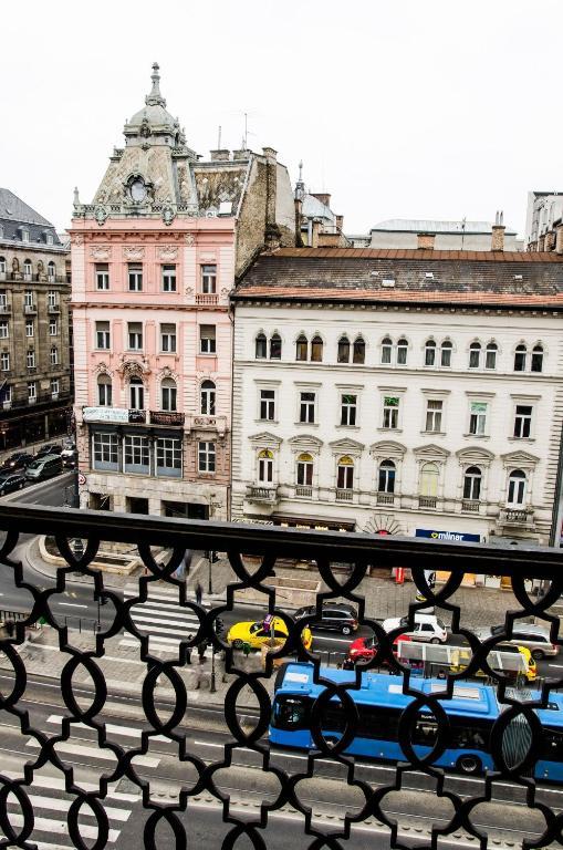 Pulse Jackquaters Budapeste Quarto foto